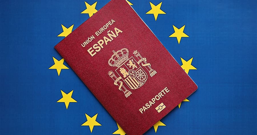 Obtención de la nacionalidad española por residencia y otras vías legales